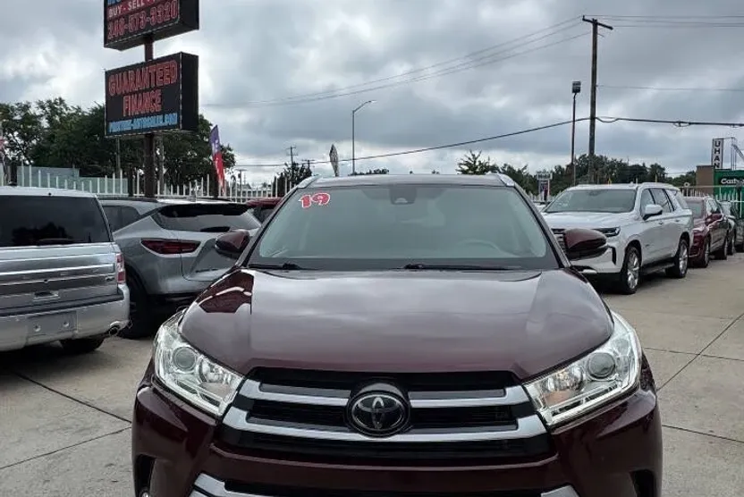 2019 Toyota Highlander XLE photo 1