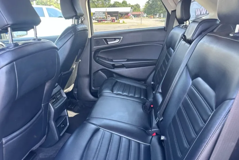 2023 Ford Edge SEL photo 1