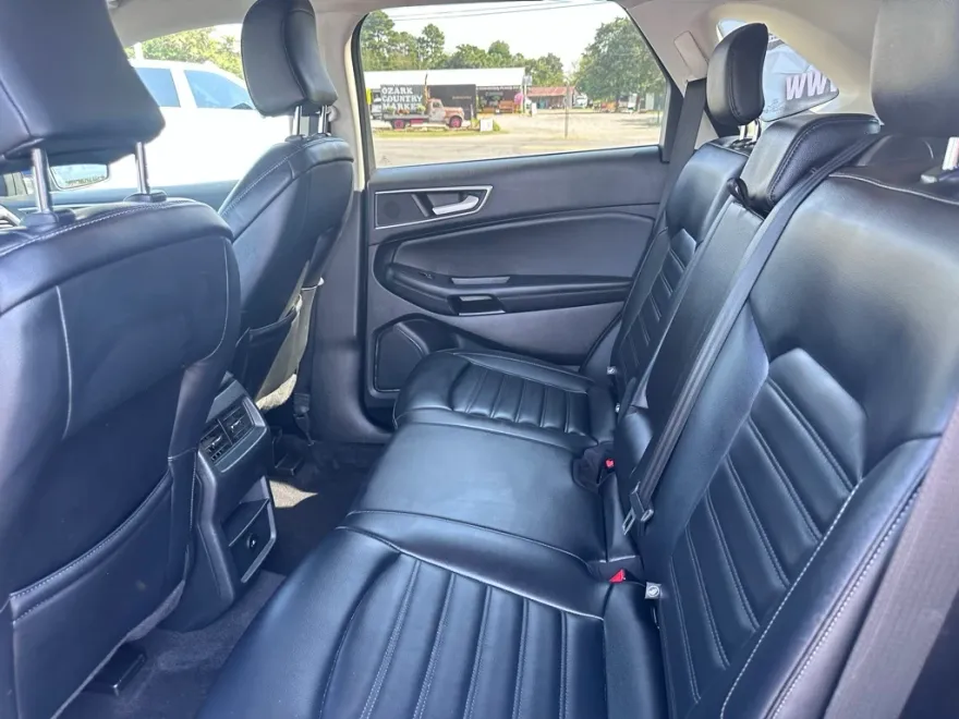 2023 Ford Edge SEL photo 1