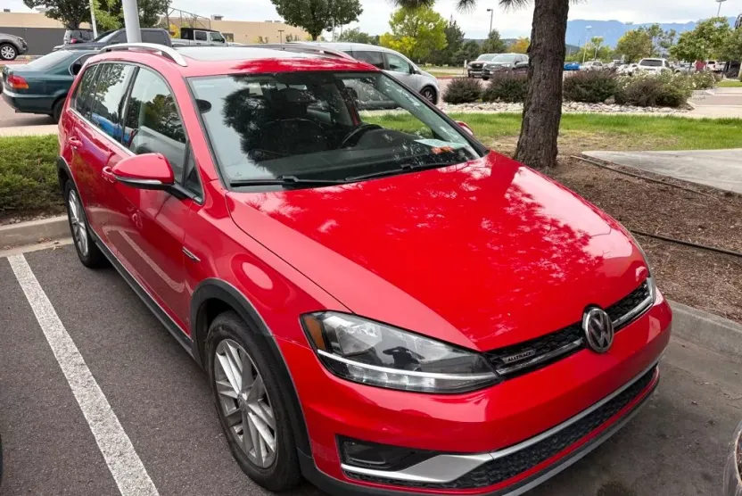 2019 Volkswagen Golf Alltrack TSI photo 1