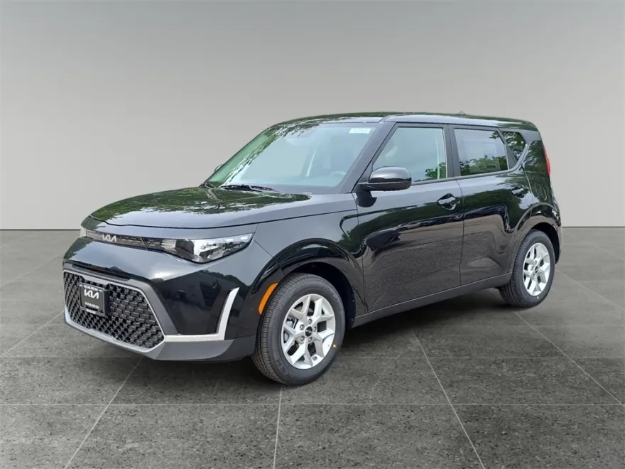 2025 Kia Soul LX photo 1