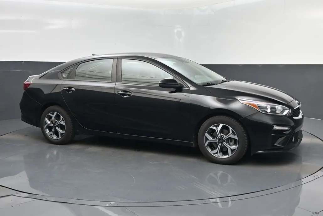2019 Kia Forte FE LXS photo 1