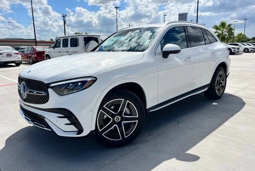 2026 Mercedes Benz GLC 300 photo 1