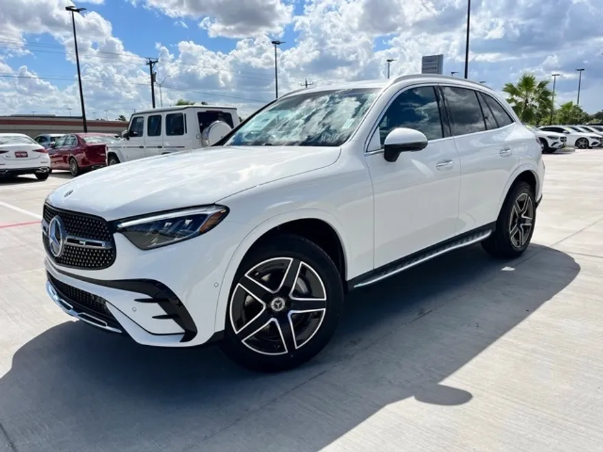 2026 Mercedes Benz GLC 300 photo 1