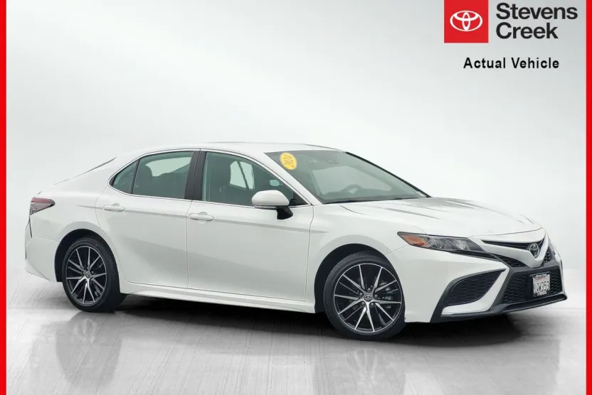2024 Toyota Camry SE photo 1