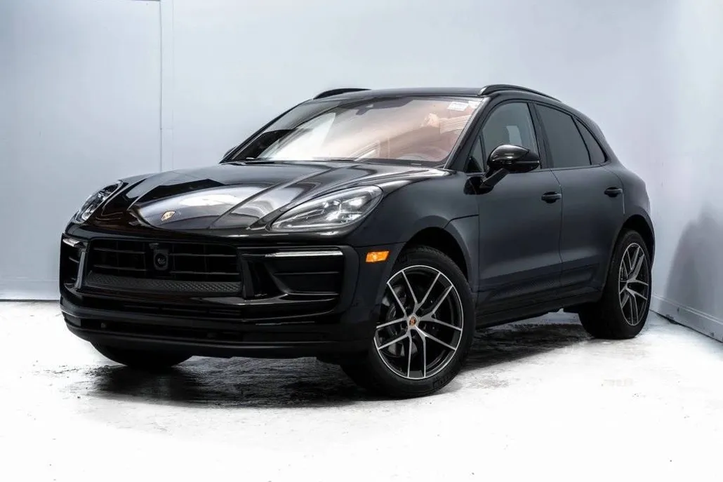 2025 Porsche Macan T photo 1