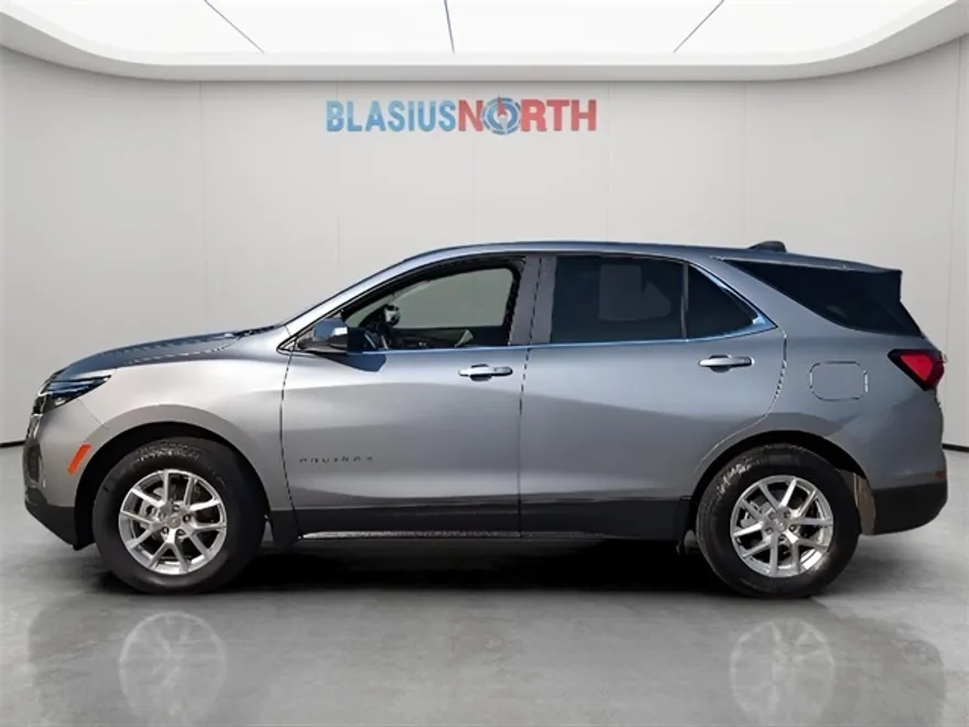2023 Chevrolet Equinox LT photo 1