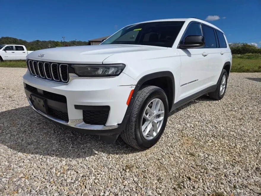 2023 Jeep Grand Cherokee Laredo photo 1