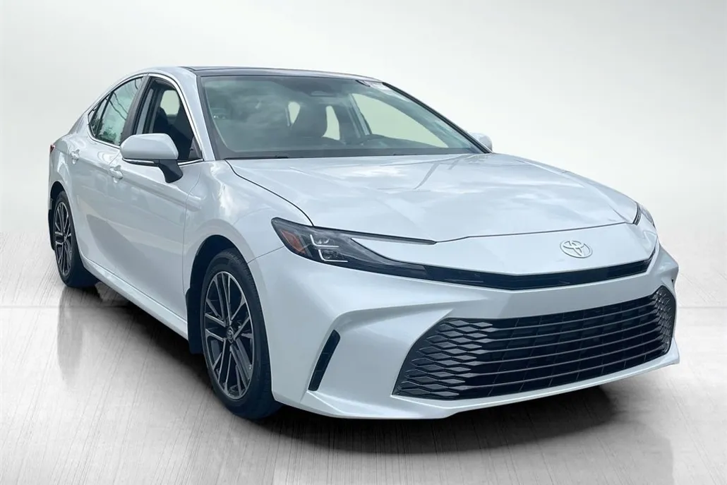 2025 Toyota Camry XLE photo 1