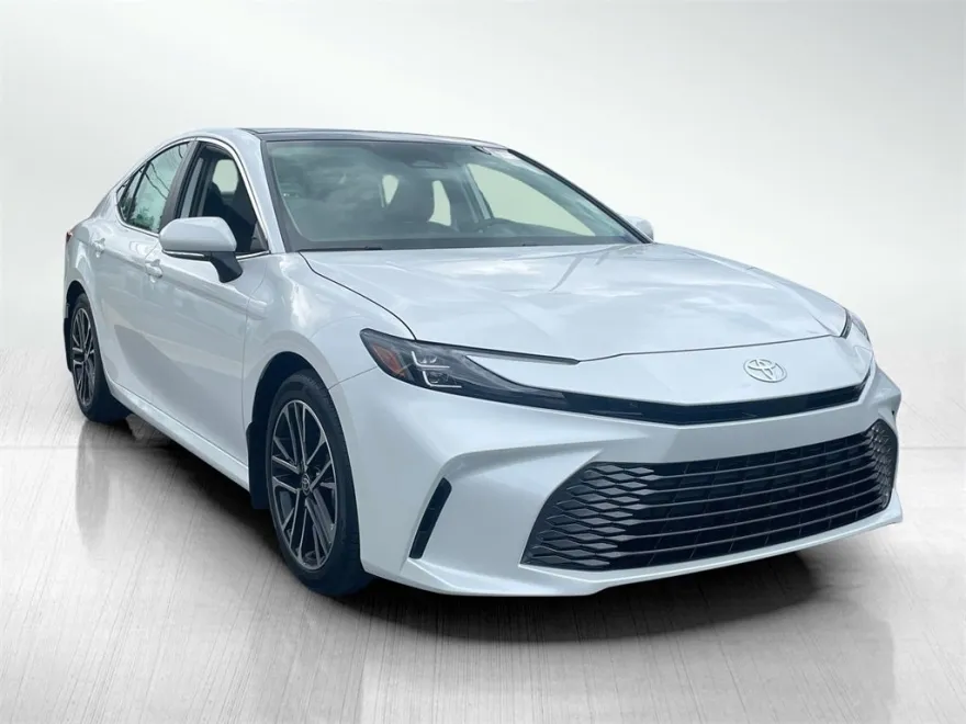 2025 Toyota Camry XLE photo 1