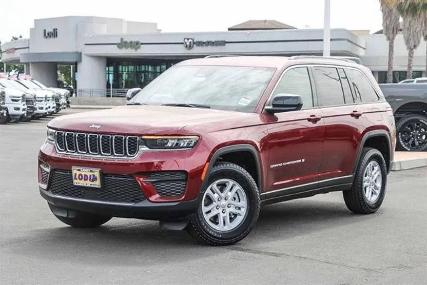 2025 Jeep Grand Cherokee Laredo photo 1