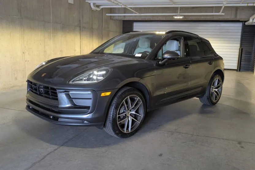 2026 Porsche Macan T photo 1