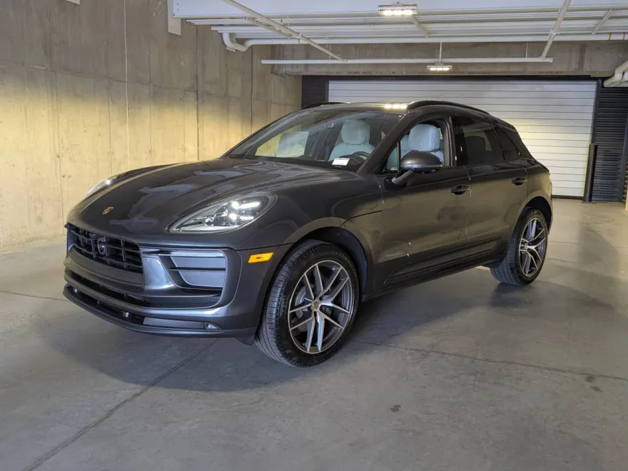 2026 Porsche Macan T photo 1