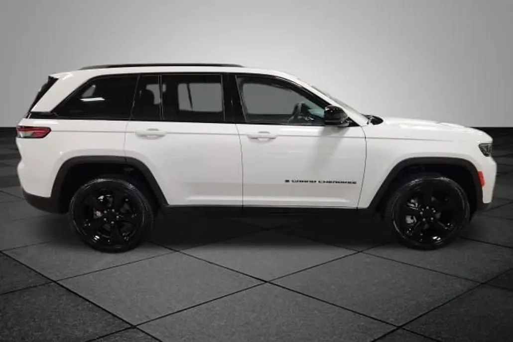 2023 Jeep Grand Cherokee Limited photo 1