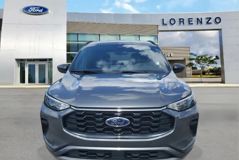 2024 Ford Escape ST-Line photo 1