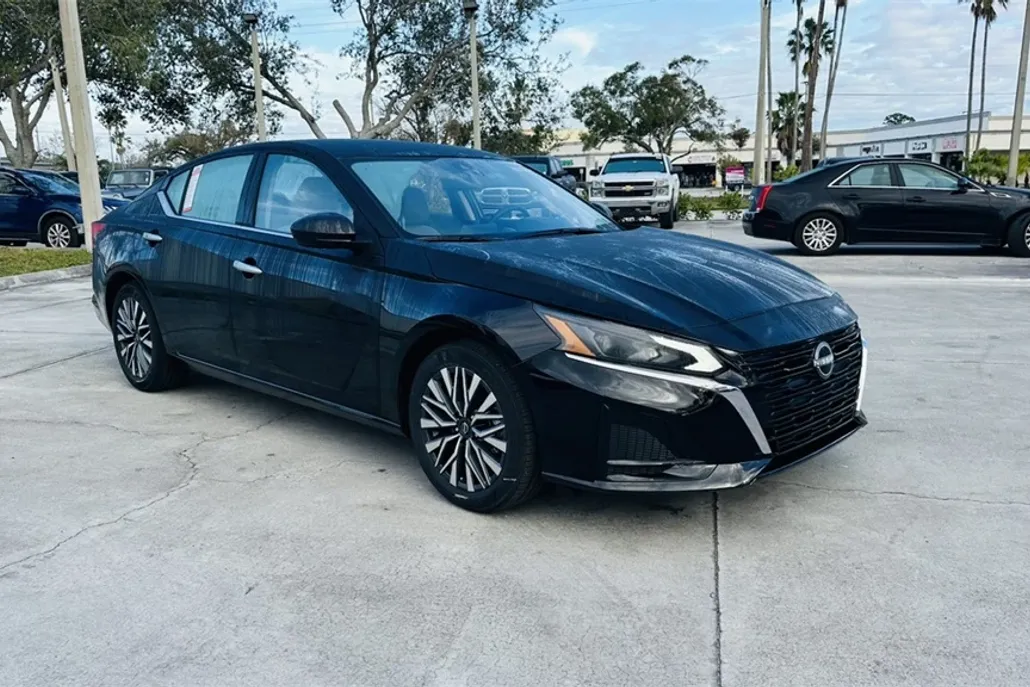 2025 Nissan Altima SV photo 1