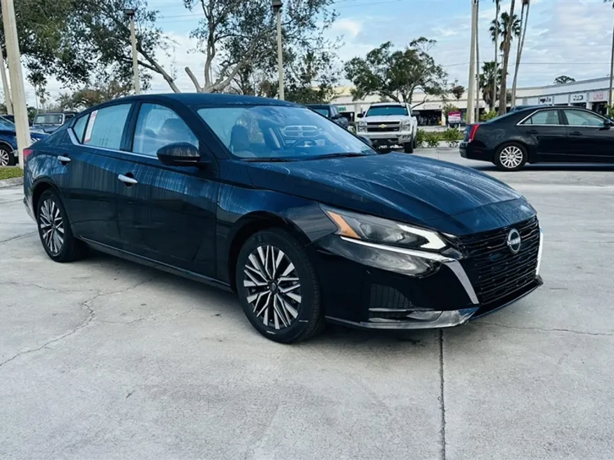 2025 Nissan Altima SV photo 1