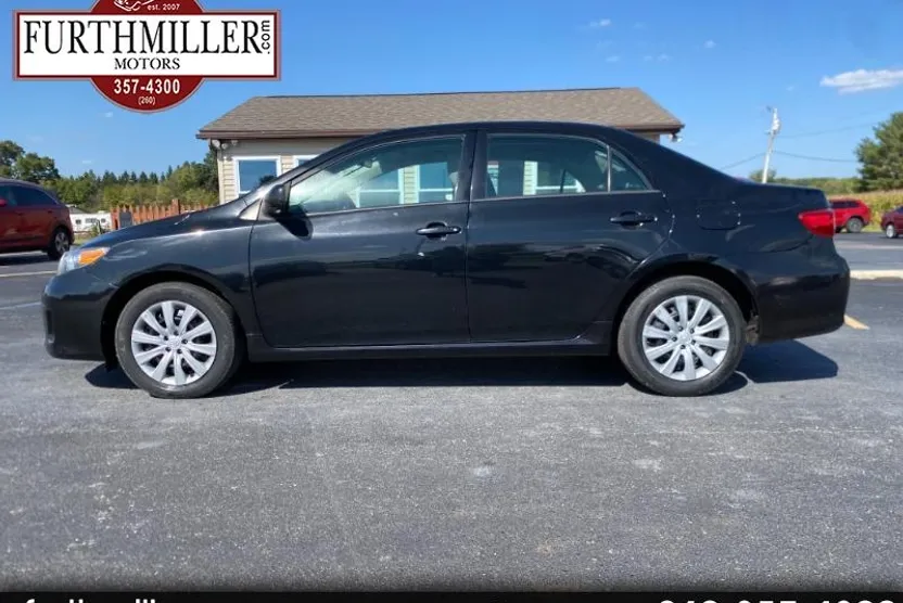 2012 Toyota Corolla LE photo 1