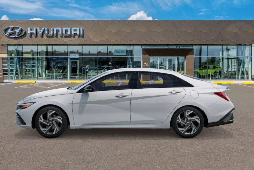 2025 Hyundai Elantra SEL Sport photo 1
