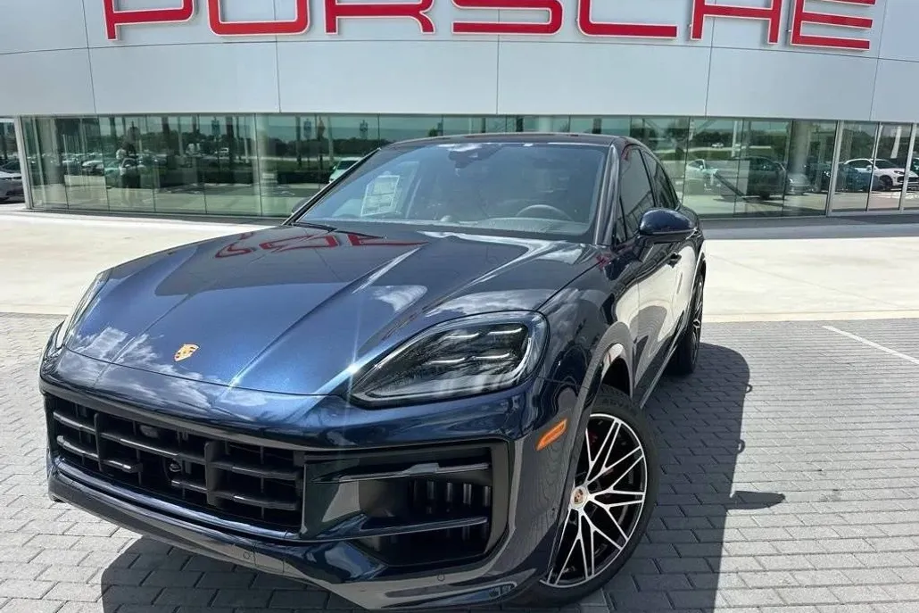 2025 Porsche Cayenne S Coupe photo 1