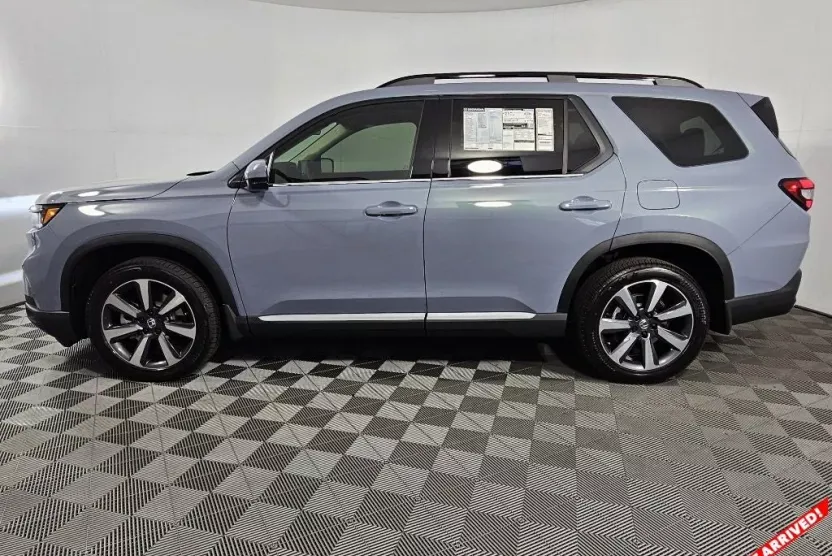 2025 Honda Pilot Touring photo 1