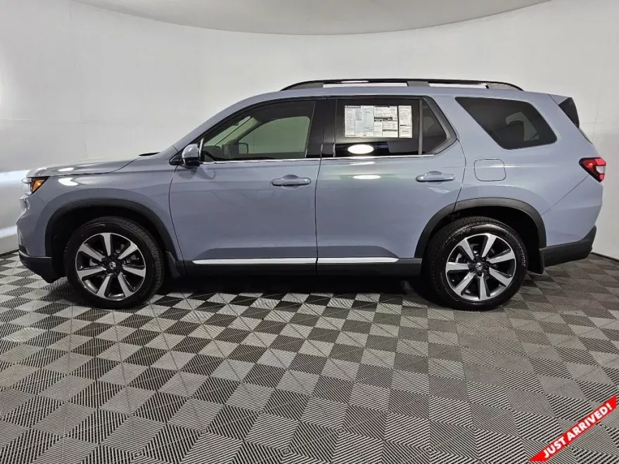 2025 Honda Pilot Touring photo 1