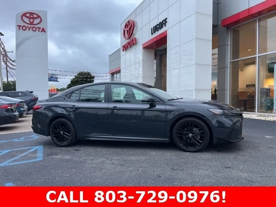 2025 Toyota Camry SE photo 1