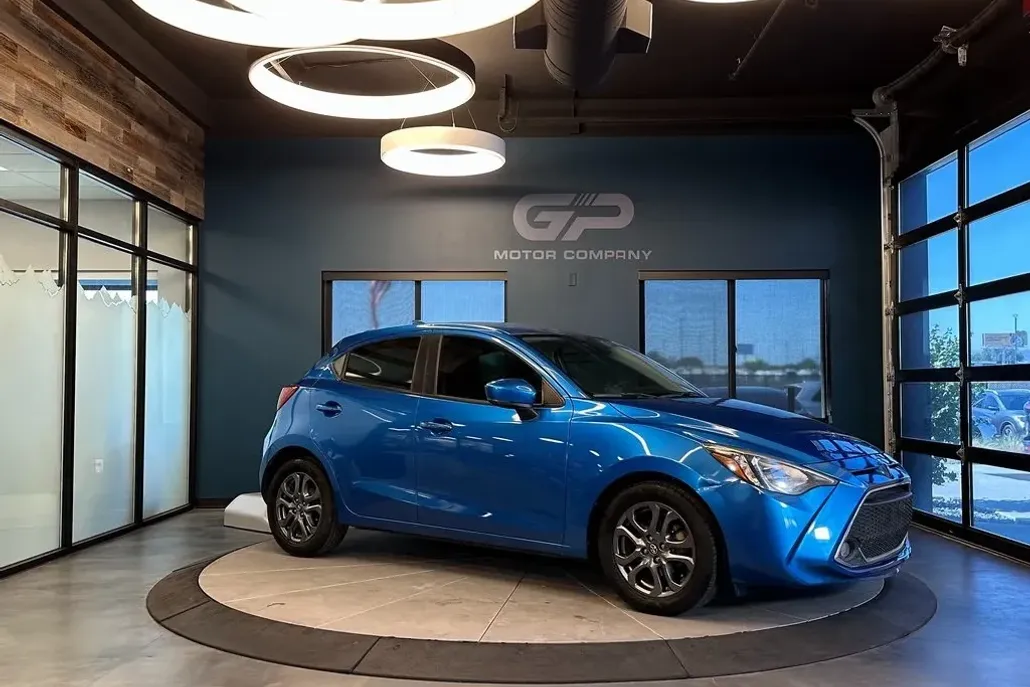 2020 Toyota Yaris LE photo 1
