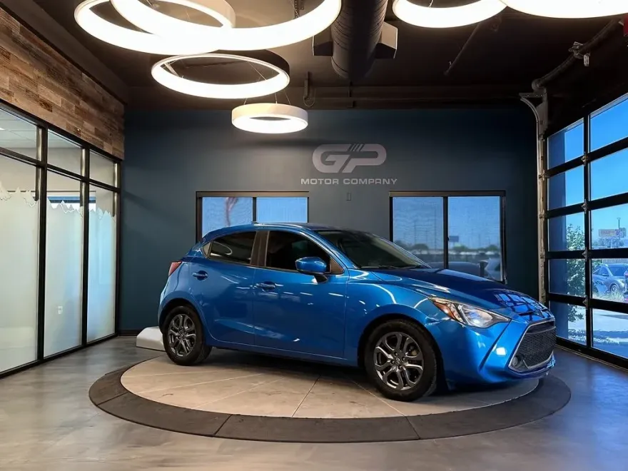 2020 Toyota Yaris LE photo 1