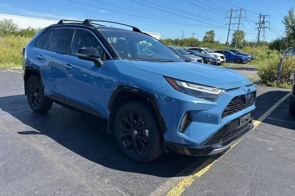 2022 Toyota RAV4 Hybrid XSE photo 1