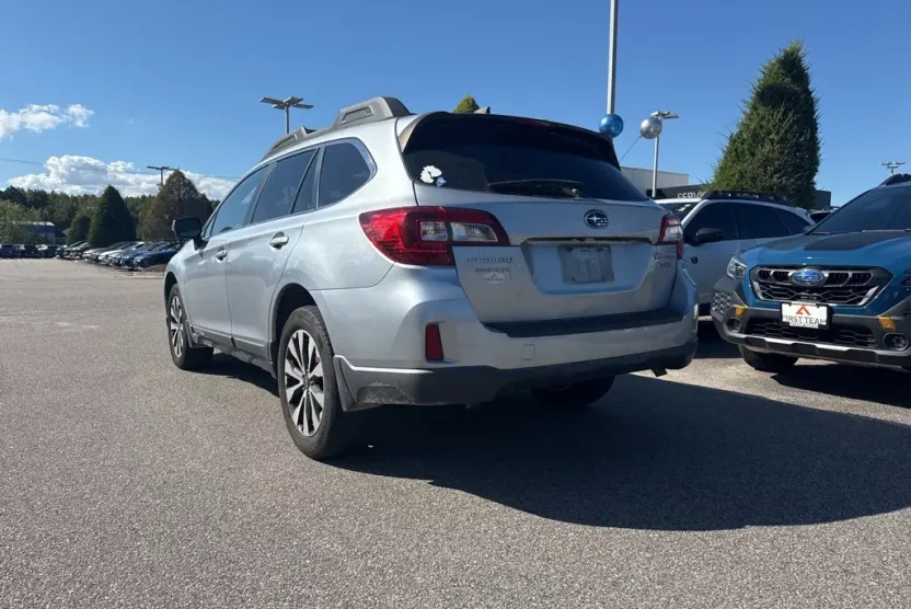 2017 Subaru Outback 3.6R Limited photo 1