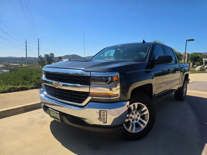2018 Chevrolet Silverado 1500 LT photo 1