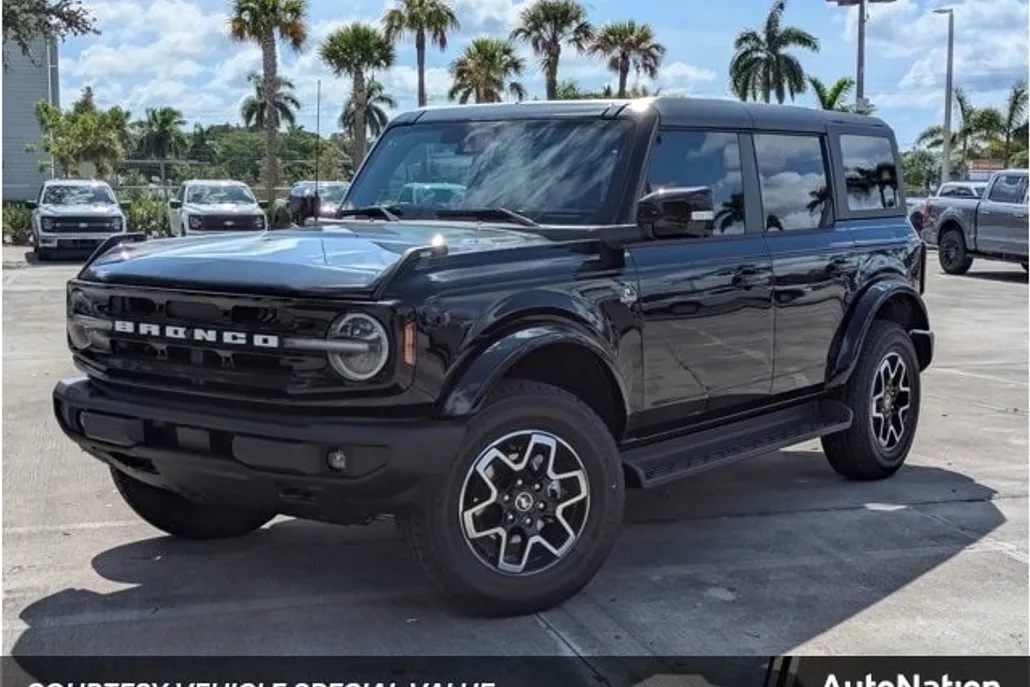 2025 Ford Bronco Outer Banks photo 1