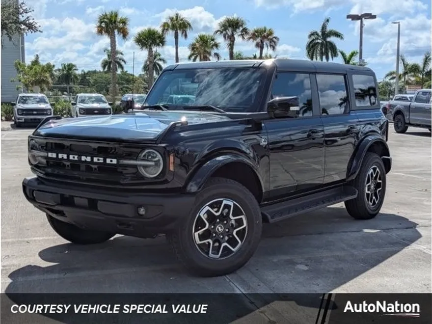 2025 Ford Bronco Outer Banks photo 1