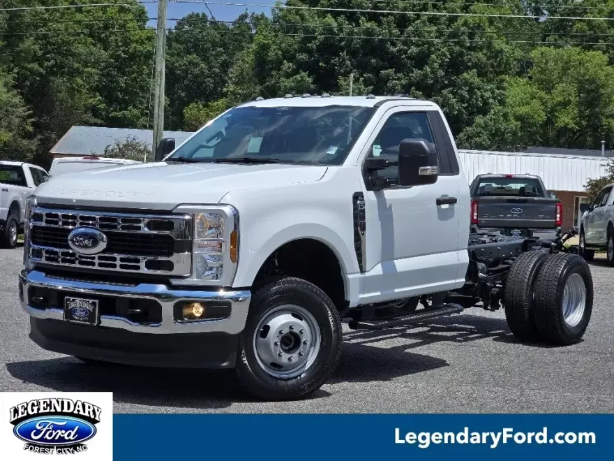 2025 Ford F-350 XL photo 1