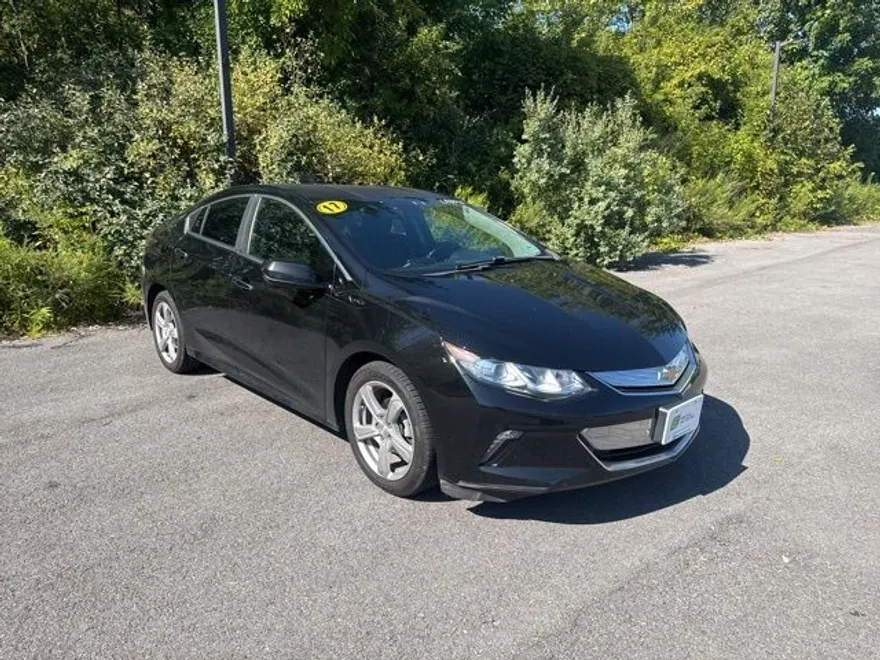 2017 Chevrolet Volt LT photo 1