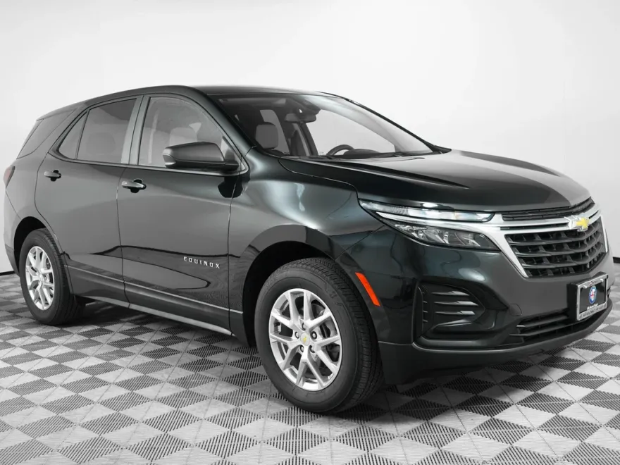 2022 Chevrolet Equinox LS photo 1