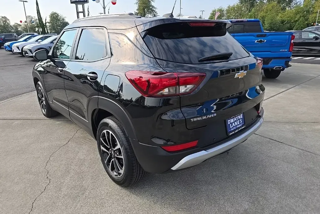 2024 Chevrolet Trailblazer LT photo 1