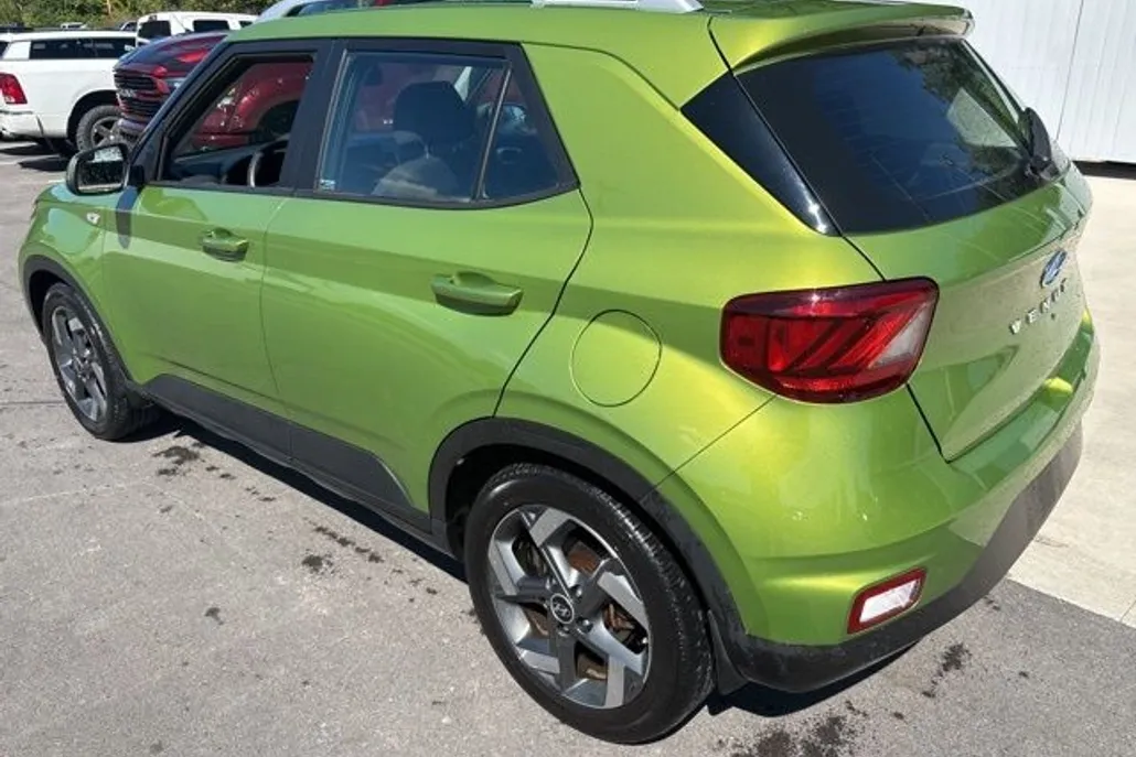 2023 Hyundai Venue SEL photo 1