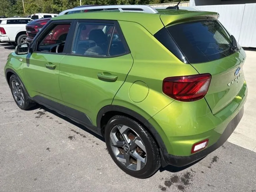 2023 Hyundai Venue SEL photo 1