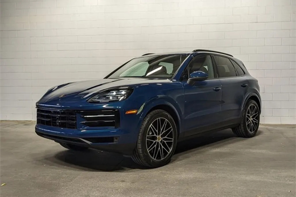 2024 Porsche Cayenne S photo 1