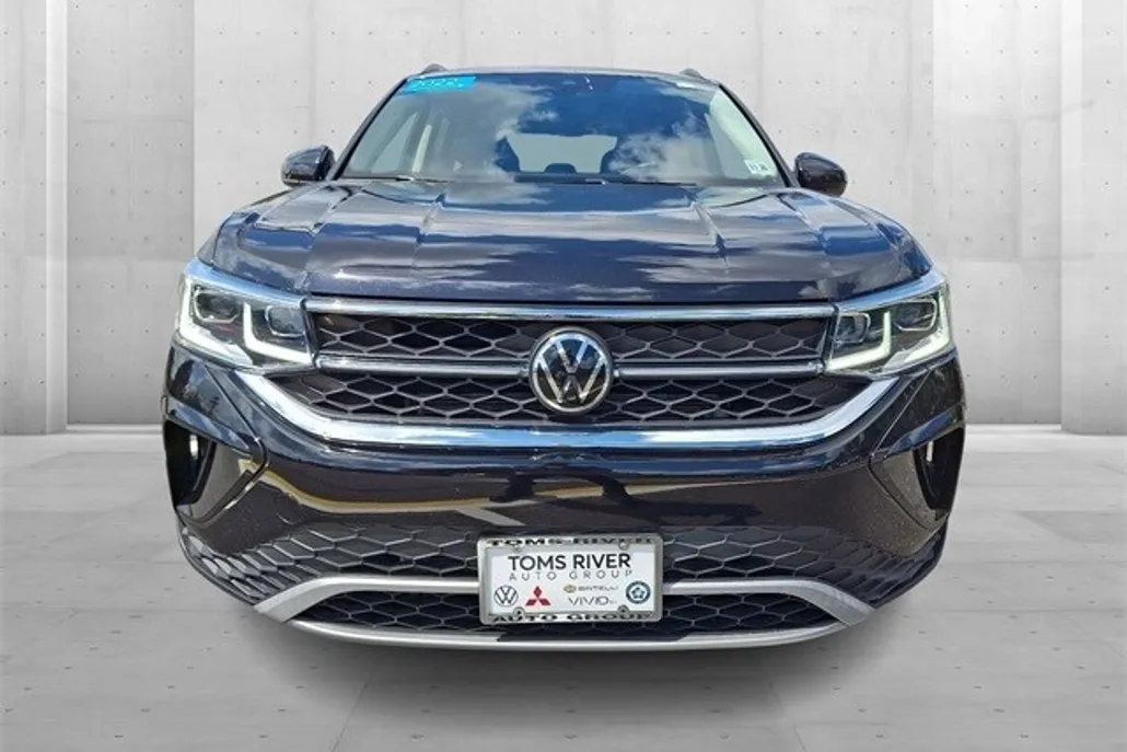 2022 Volkswagen Taos SEL photo 1