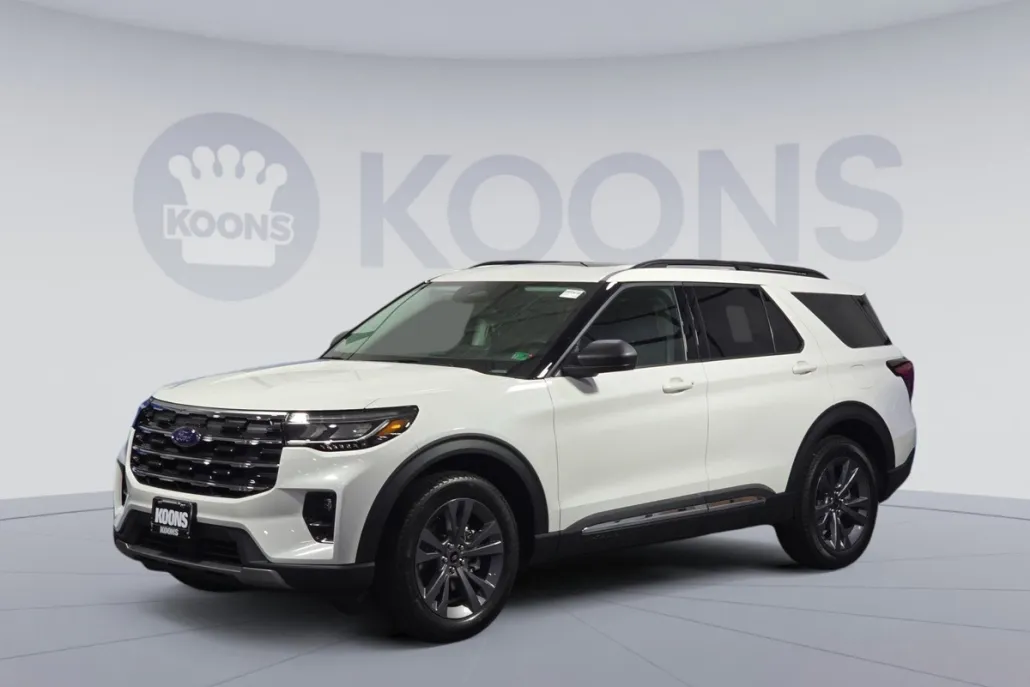 2025 Ford Explorer photo 1