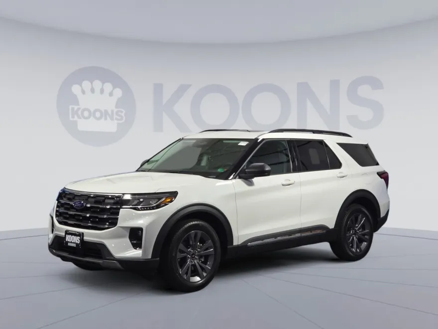 2025 Ford Explorer photo 1