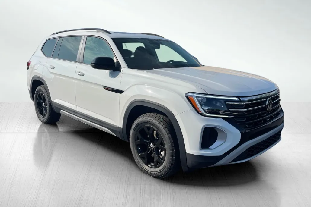 2025 Volkswagen Atlas Peak Edition SE photo 1
