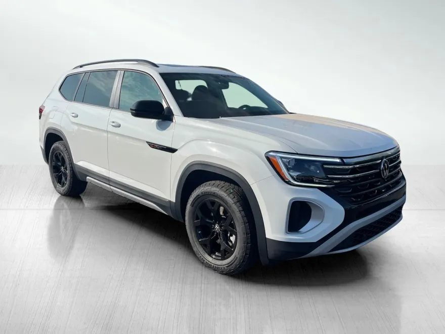 2025 Volkswagen Atlas Peak Edition SE photo 1