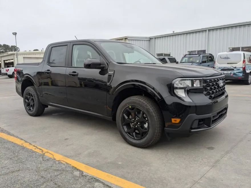 2025 Ford Maverick XLT photo 1