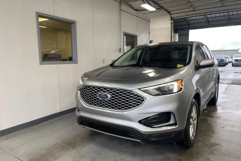 2024 Ford Edge SEL photo 1