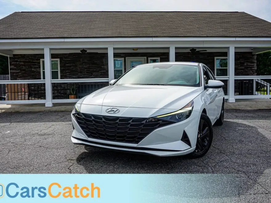 2022 Hyundai Elantra SEL photo 1