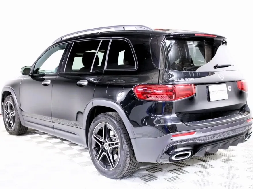 2025 Mercedes Benz GLB 250 4MATIC photo 1